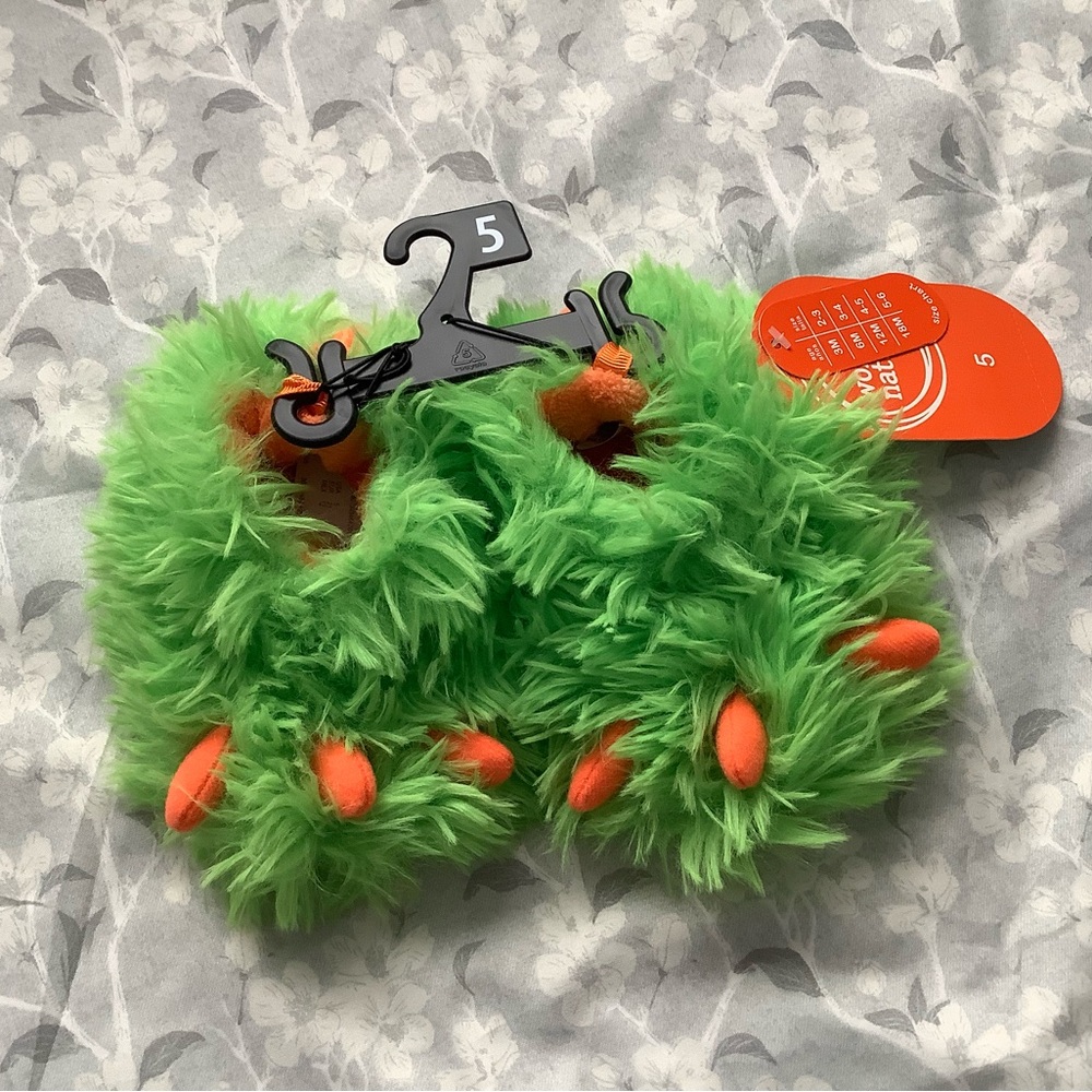 wonder nation Green Fuzzy Monster Slippers with Orange Claws - Kids Size 5